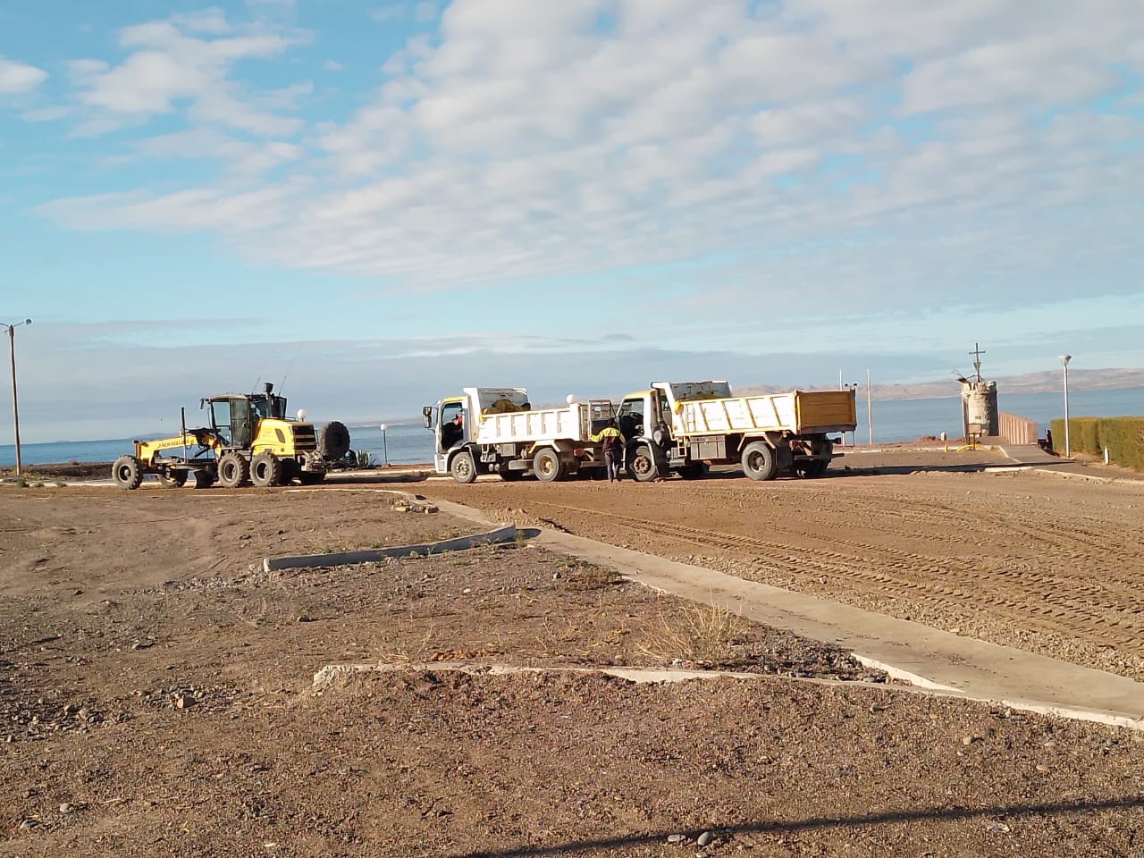 Avanzan los trabajos para la obra de adoquinado de la calle Costanera de Camarones