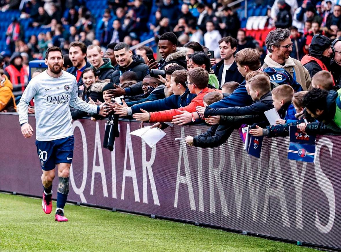 ¿Se va?: El PSG promocionó sin Messi la renovación del contrato con el Parque de los Príncipes