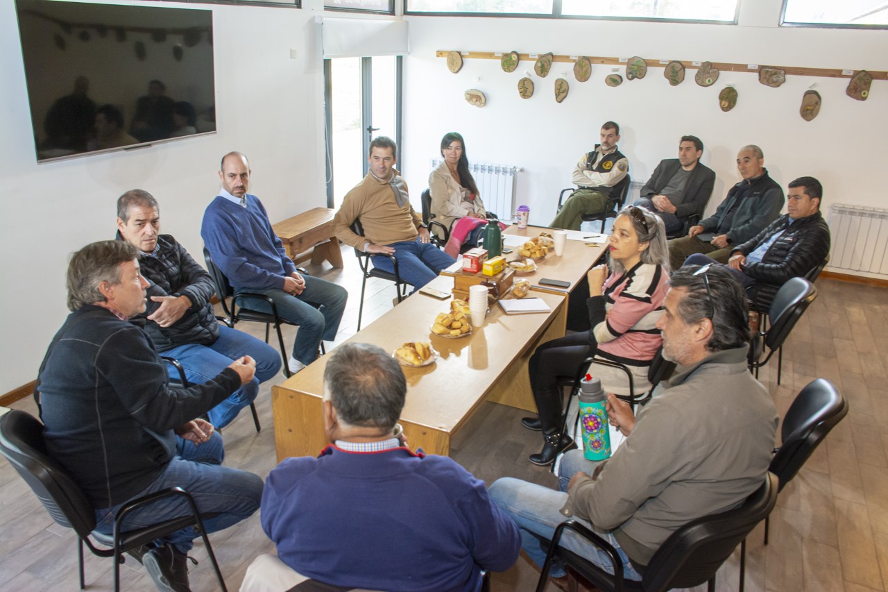 Luque se reunió con comerciantes de la Cordillera y prometió si llega a la gobernación “mejorar el aeropuerto para potenciar el turismo y la salida de productos”