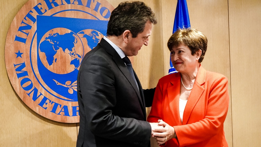 Las principales medidas que acordaron el FMI y la Argentina: Acumulación de reservas, recorte de subsidios a la energía y tipos de cambio diferenciados