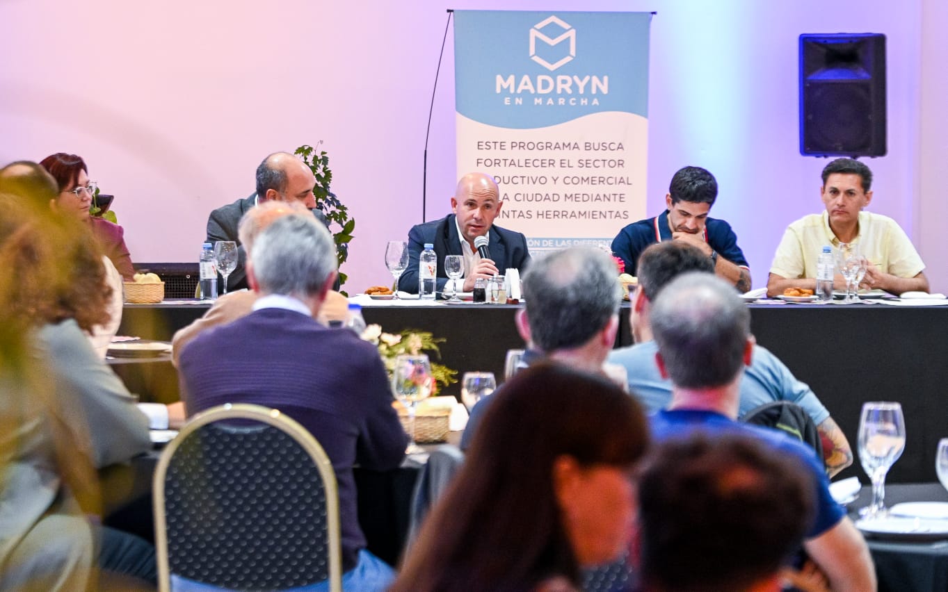 Sastre mantuvo un encuentro con desarrolladores y profesionales de la construcción para seguir planificando Puerto Madryn