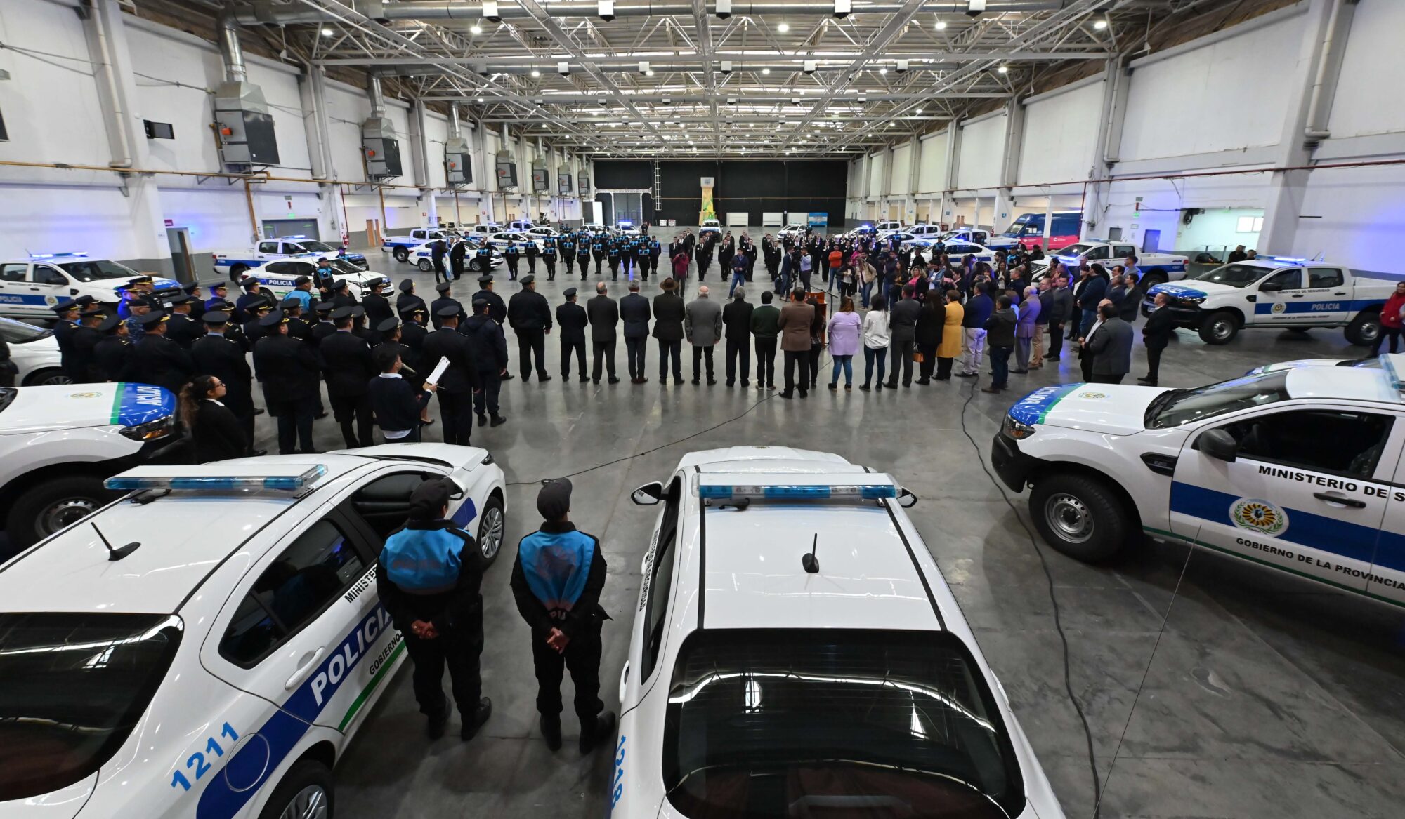 Arcioni entregó y puso en función operativa los nuevos móviles policiales para la Unidad Regional de Comodoro Rivadavia