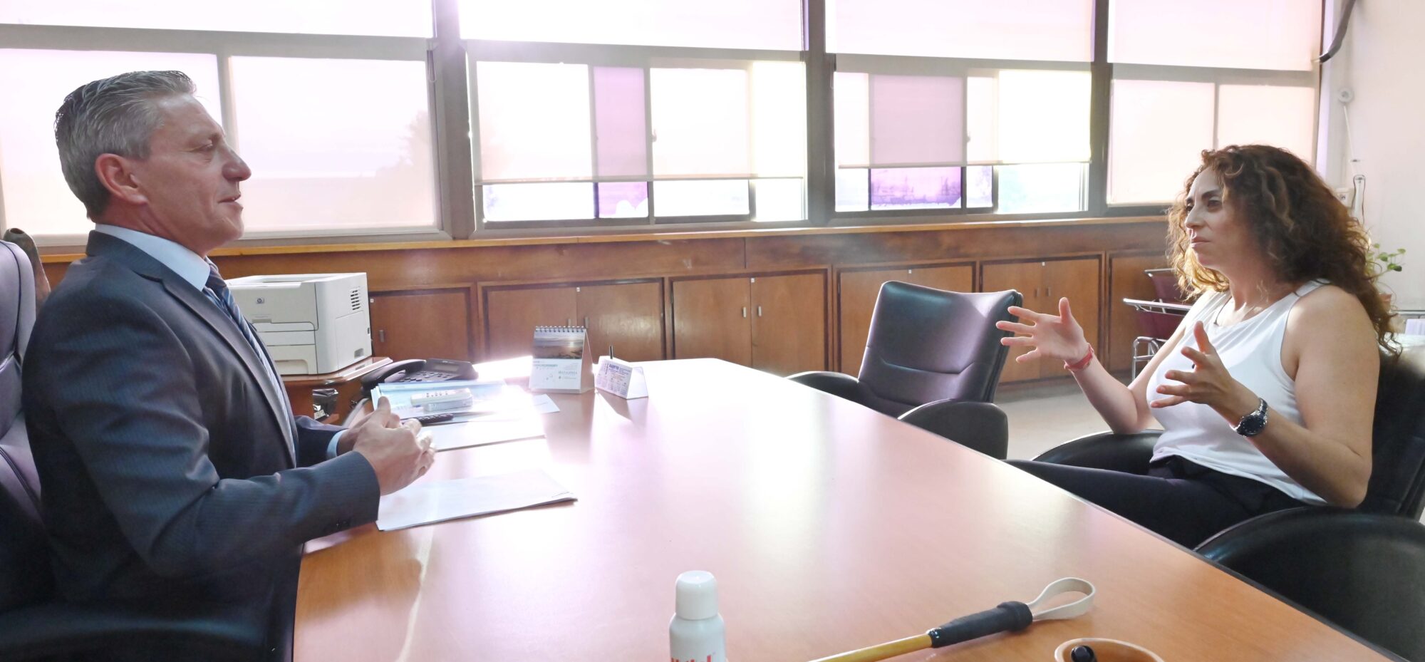 Arcioni recibió a Loyola para evaluar el avance de obras en Camarones