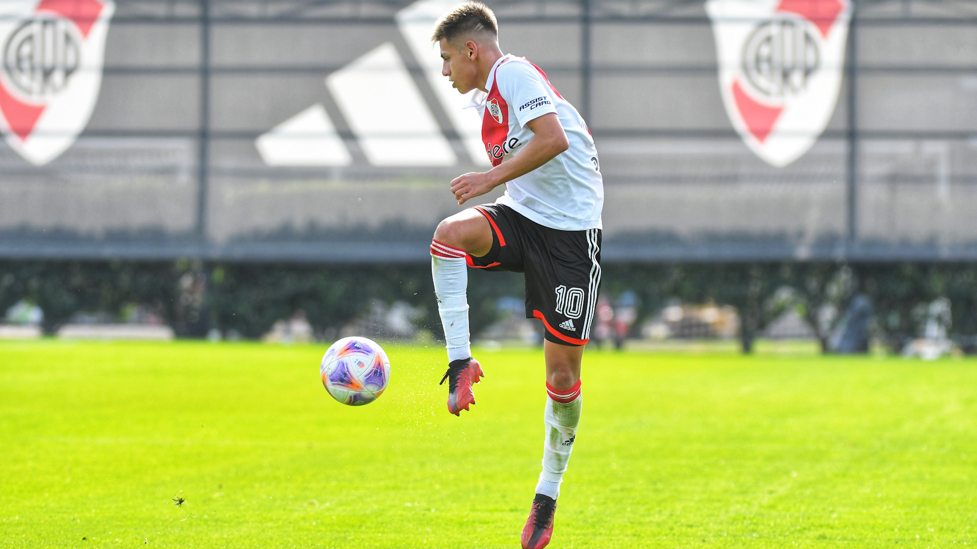 ¿Se viene el debut de la joya?: Demichelis citó por primera vez al “Diablito” Echeverri