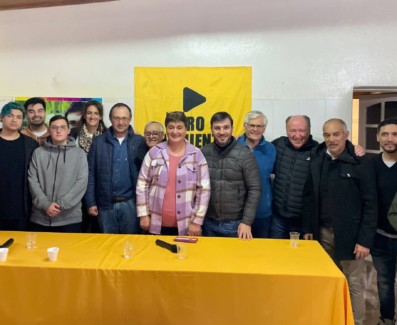 Torres presentó a los candidatos que lo acompañarán en la localidad de Sarmiento