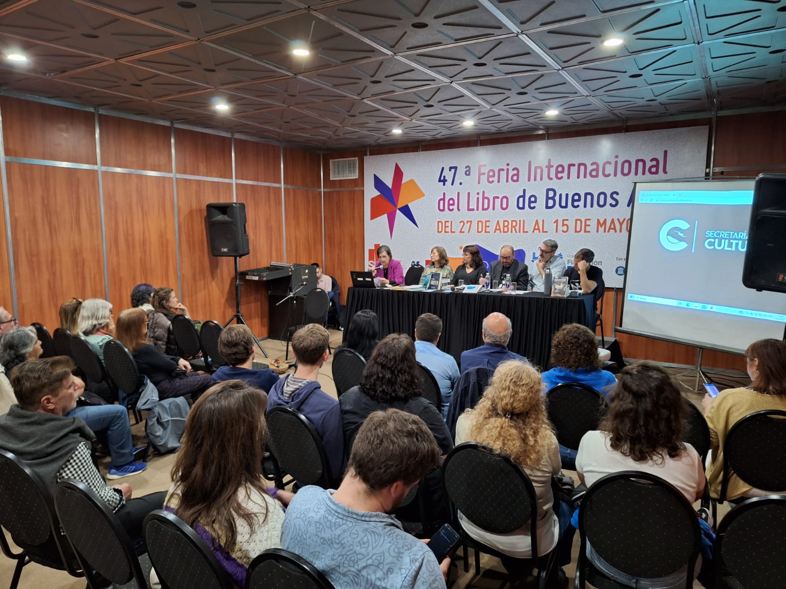 Escritores de Comodoro y Chubut expusieron en la 47° Feria del Libro de Buenos Aires