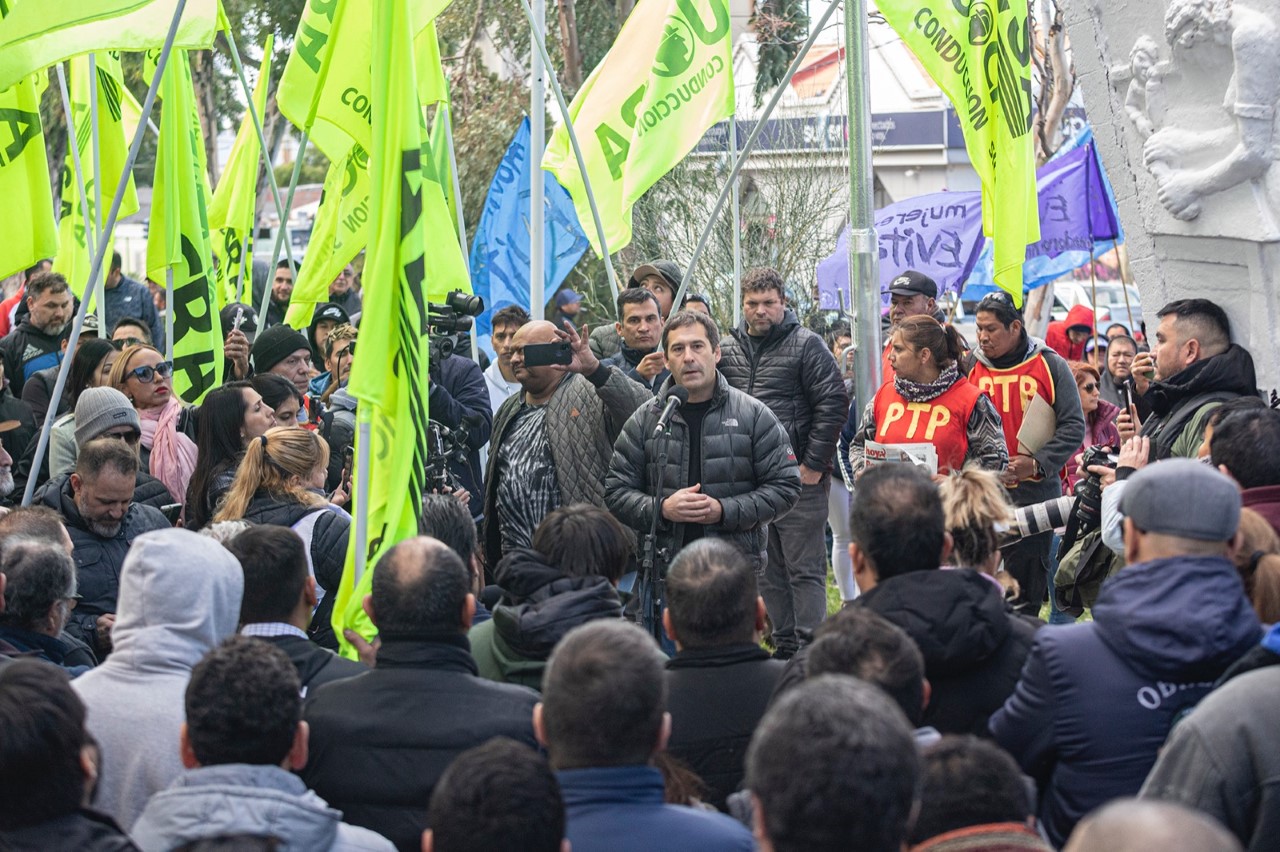 Luque en el Día del Trabajador: “Es inmoral que el salario valga menos y que la plata de cada uno de nosotros no alcance”