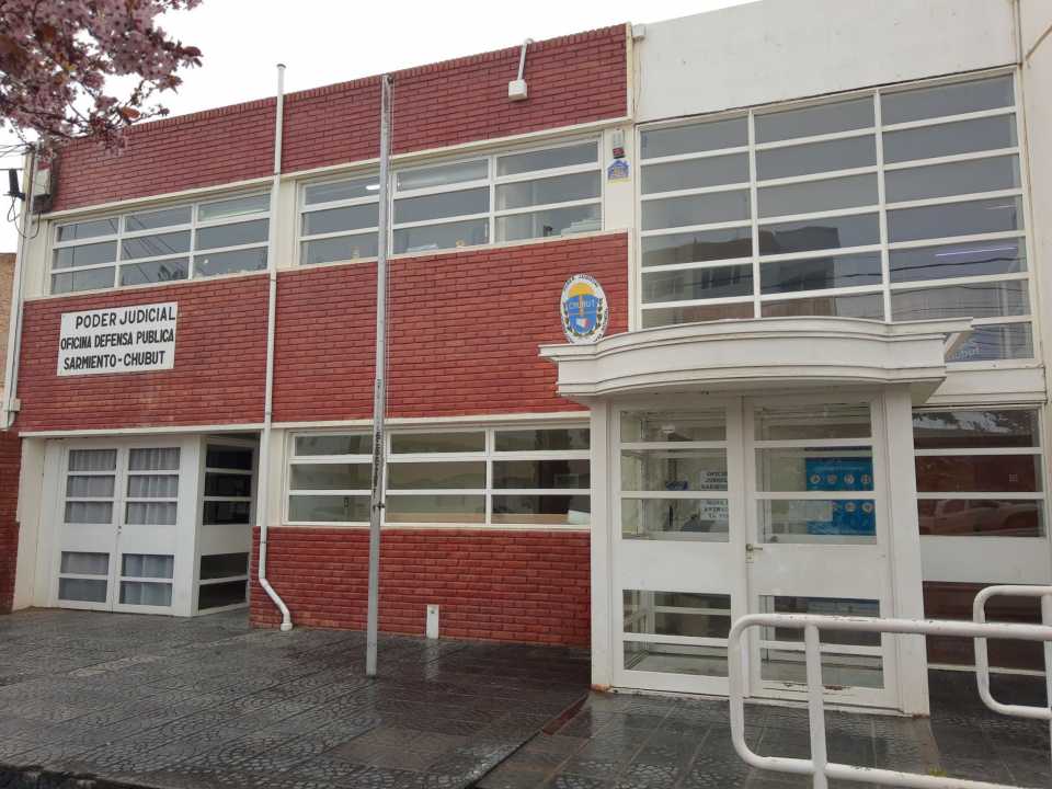 Aldea Apeleg: Apuñaló a su hermano, lo confesó en la Policía y ahora deberá cumplir normas de conducta y reparar económicamente a la víctima