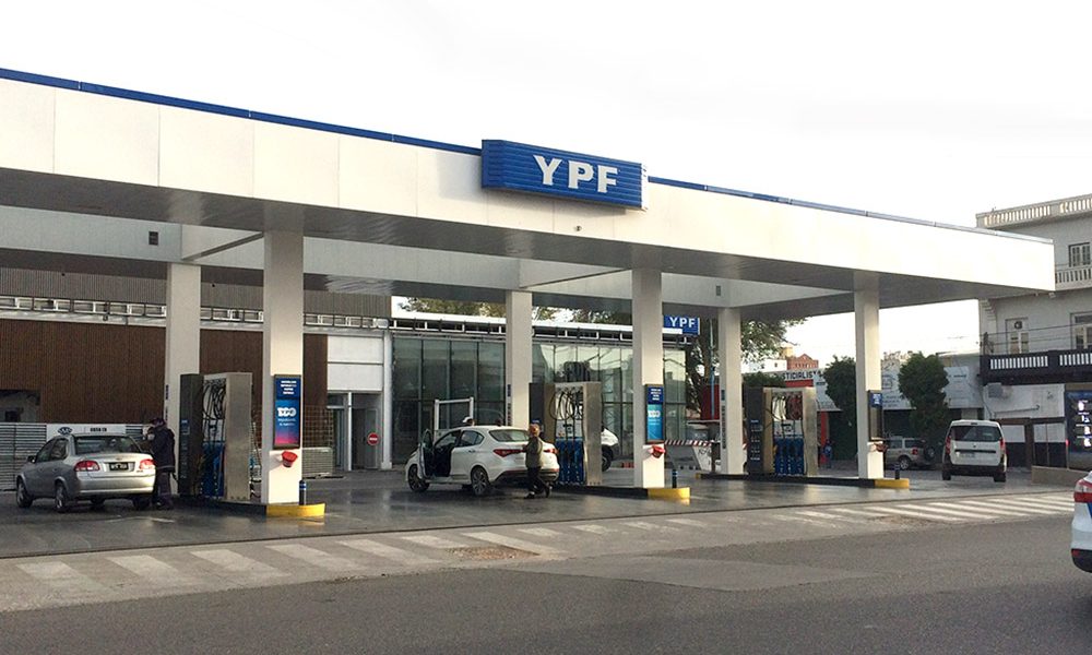 Nuevo aumento en la nafta: YPF subió un 4% los precios de sus combustibles