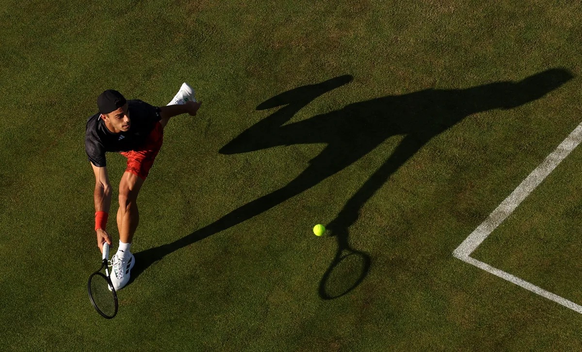 Francisco Cerúndolo avanzó a las semifinales sobre el césped de Eastbourne
