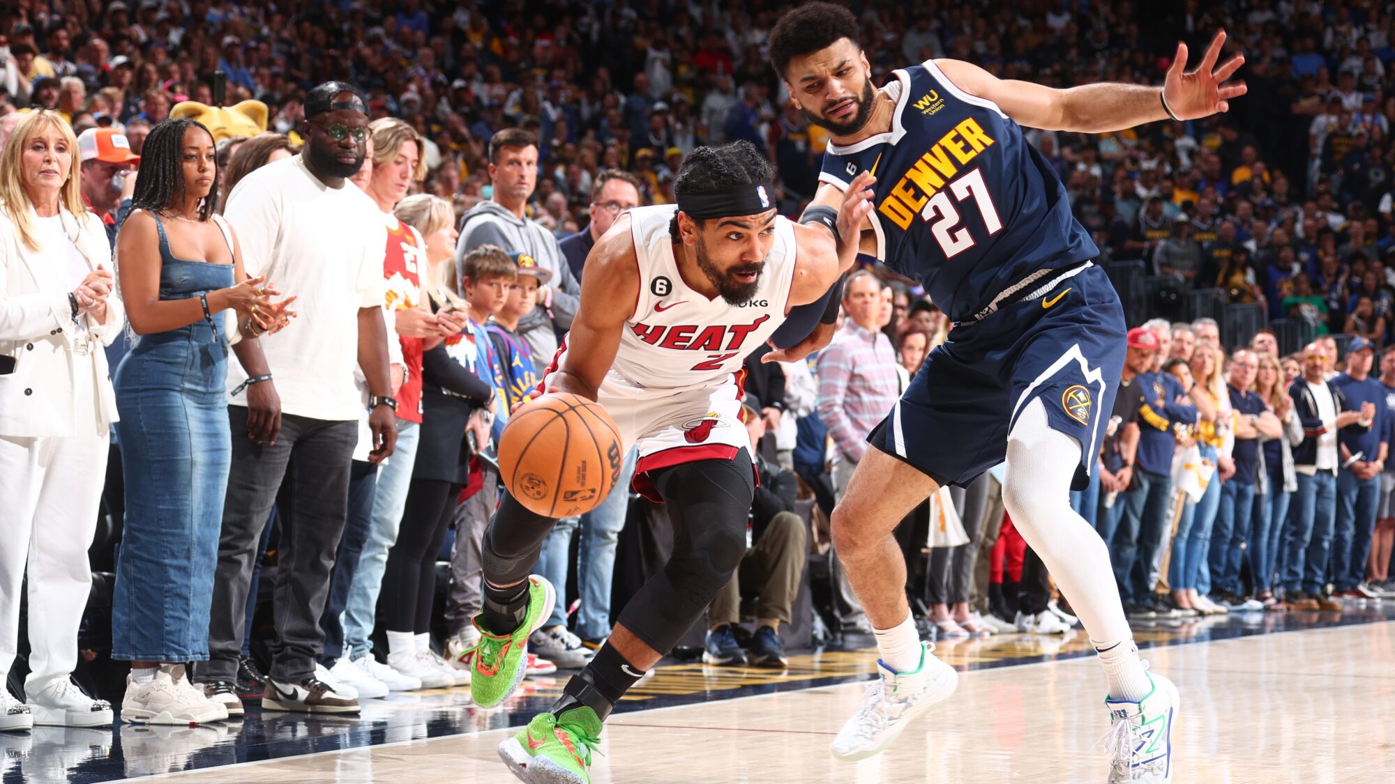 Finales de la NBA: Miami ganó por tres puntos el segundo juego ante Denver y empató la serie