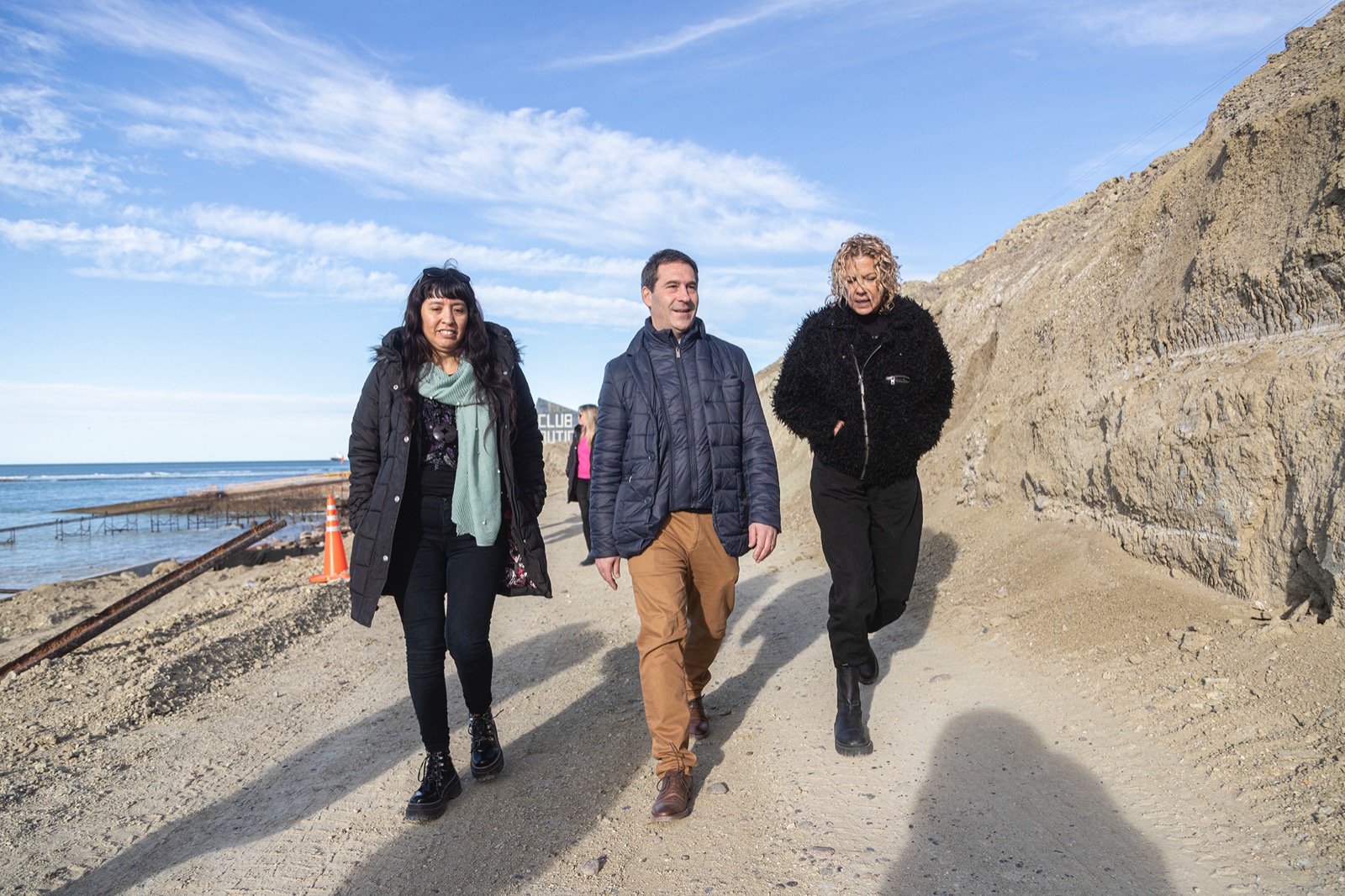 Luque recorrió la obra del Camino ARA San Juan y dijo que “continuamos invirtiendo para transformar Comodoro”