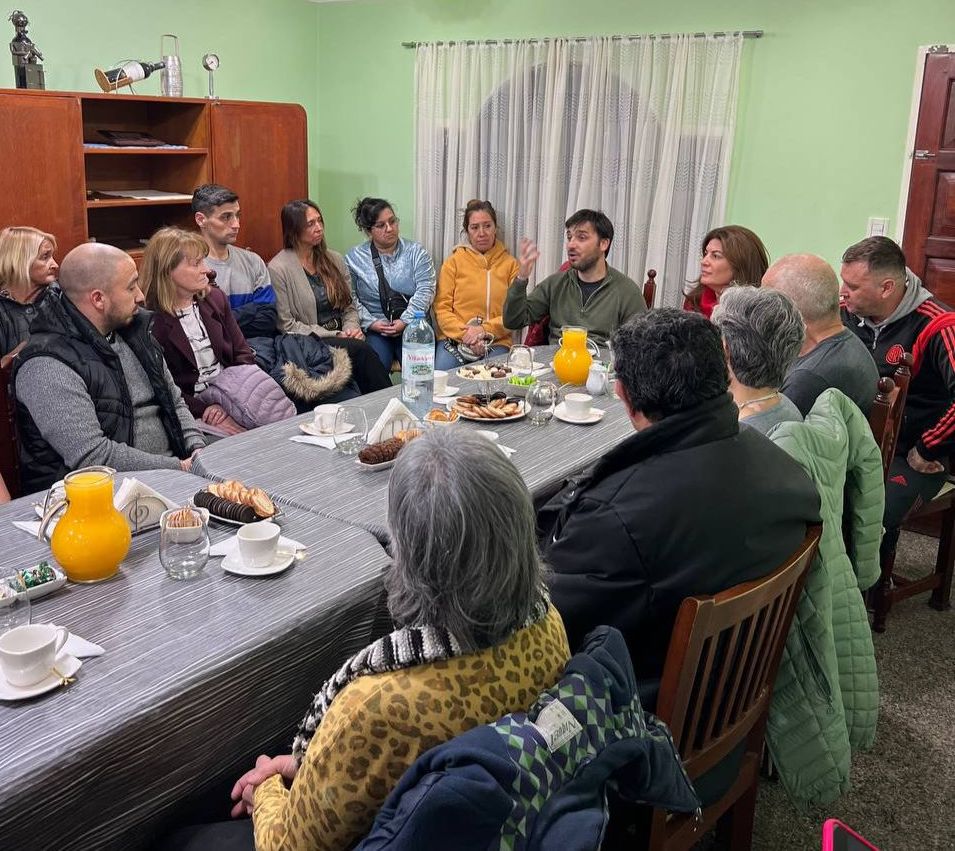 Torres y Romero se reunieron con vecinos de Comodoro: “Vamos a impulsar presupuestos ciudadanos para que los vecinos decidan las obras prioritarias para sus barrios”