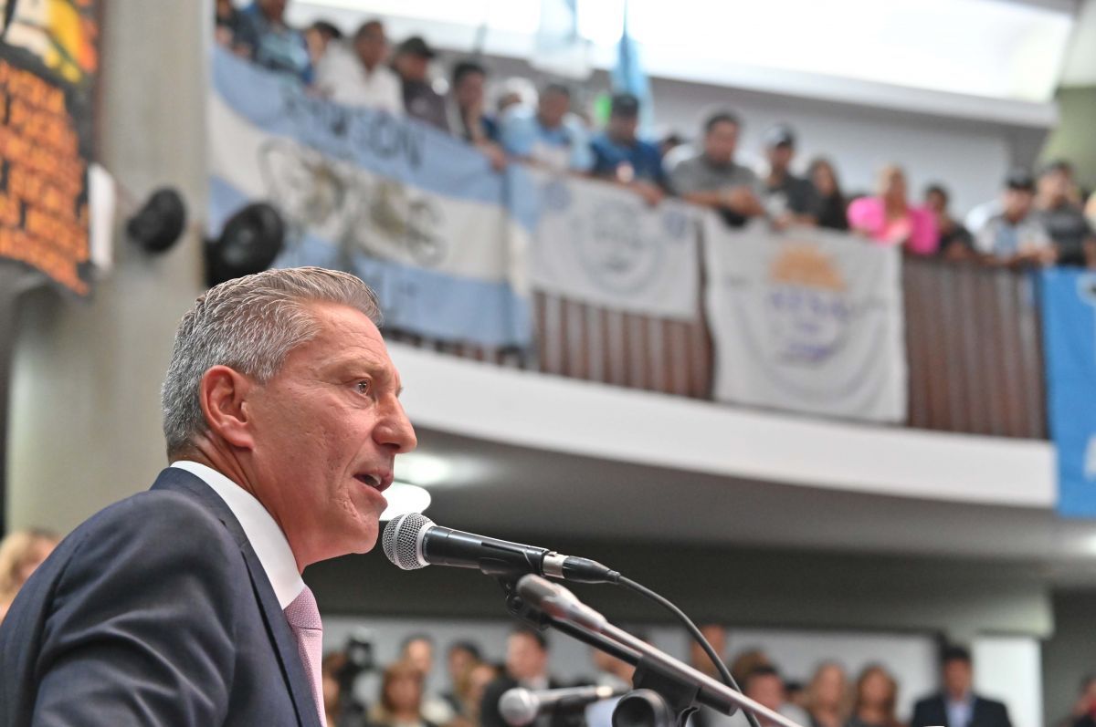 Arcioni avisó que convocará a una sesión especial en Legislatura “porque hay muchos temas importantes para tratar” y aclaró que los recesos largos “no son buenos”