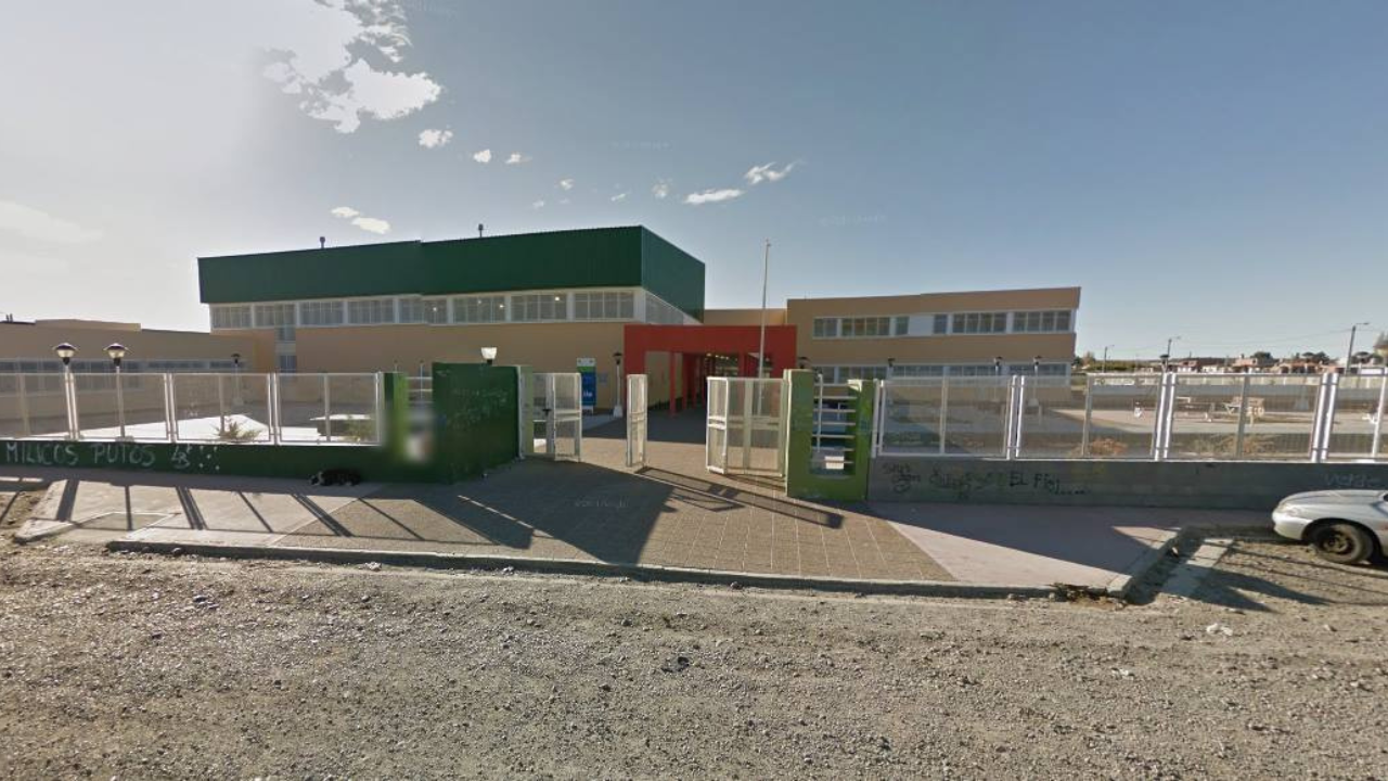 El Gobierno provincial ratificó que en breve comenzarán las obras de refacción en la Escuela N° 707 de Comodoro Rivadavia