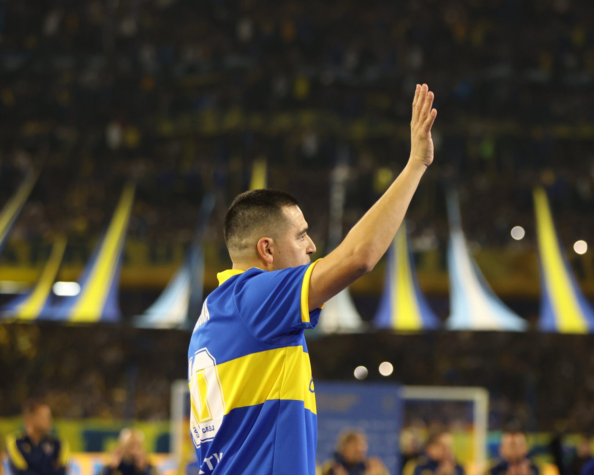 Riquelme: “Maradona tenía que estar de alguna manera en mi despedida”