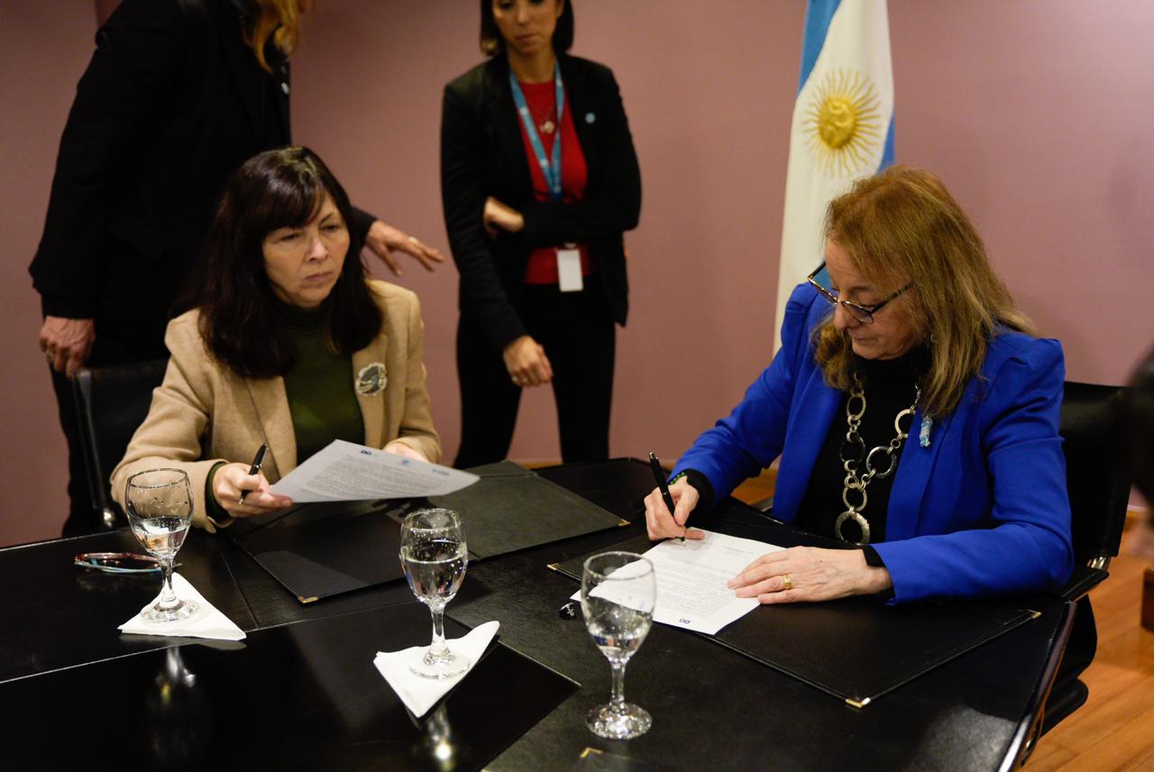 Alicia Kirchner se reunió con Batakis con el objetivo de avanzar en gestiones para financiar conexiones de gas intra-domiciliarias en las localidades de Santa Cruz