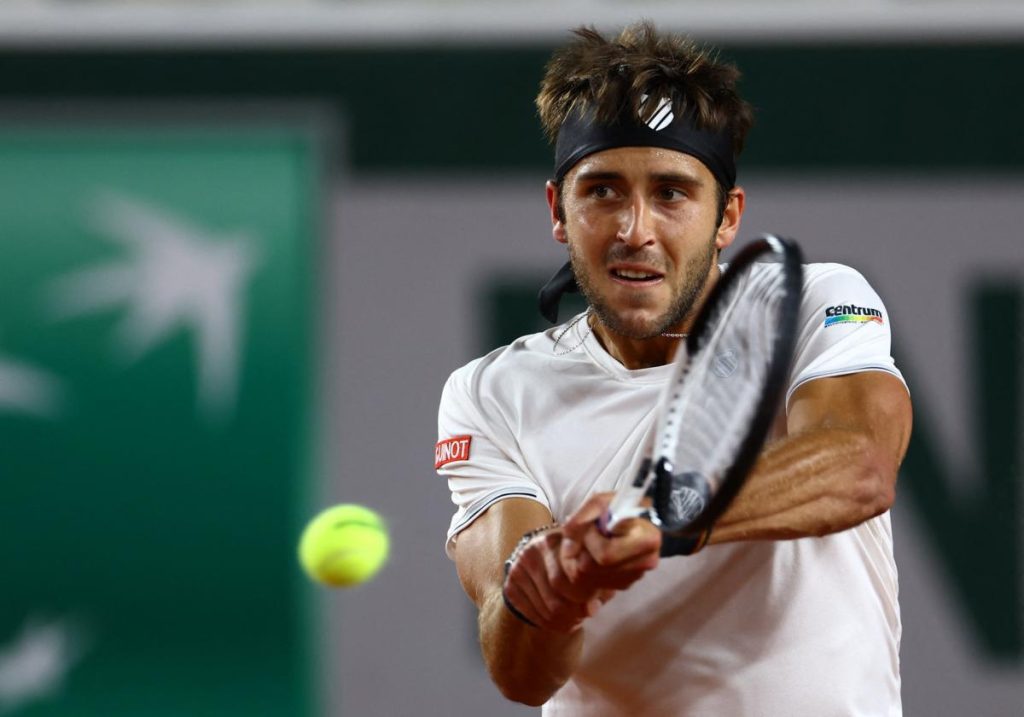 Roland Garros: Etcheverry se mide mañana con Zverev en busca de las semifinales