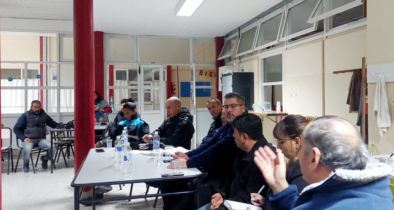 Vecinos de Los Aromos reclamaron a la Guardia Urbana de Trelew mayor presencia por robos, vandalismo y circulación a alta velocidad de vehículos