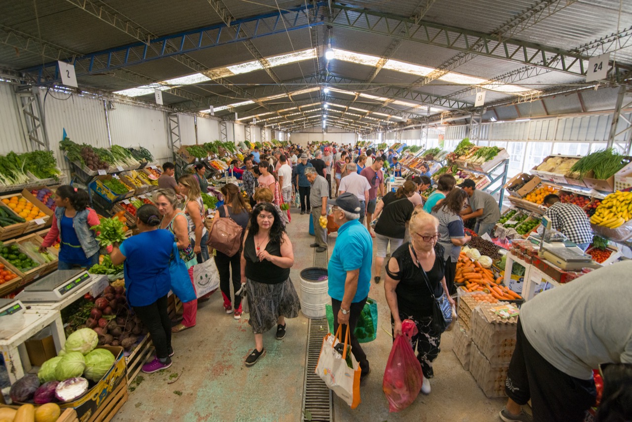 Mañana habrá una nueva edición de la Feria Paseo Trelew Primero con ofertas imperdibles en frutas, verduras y pescados