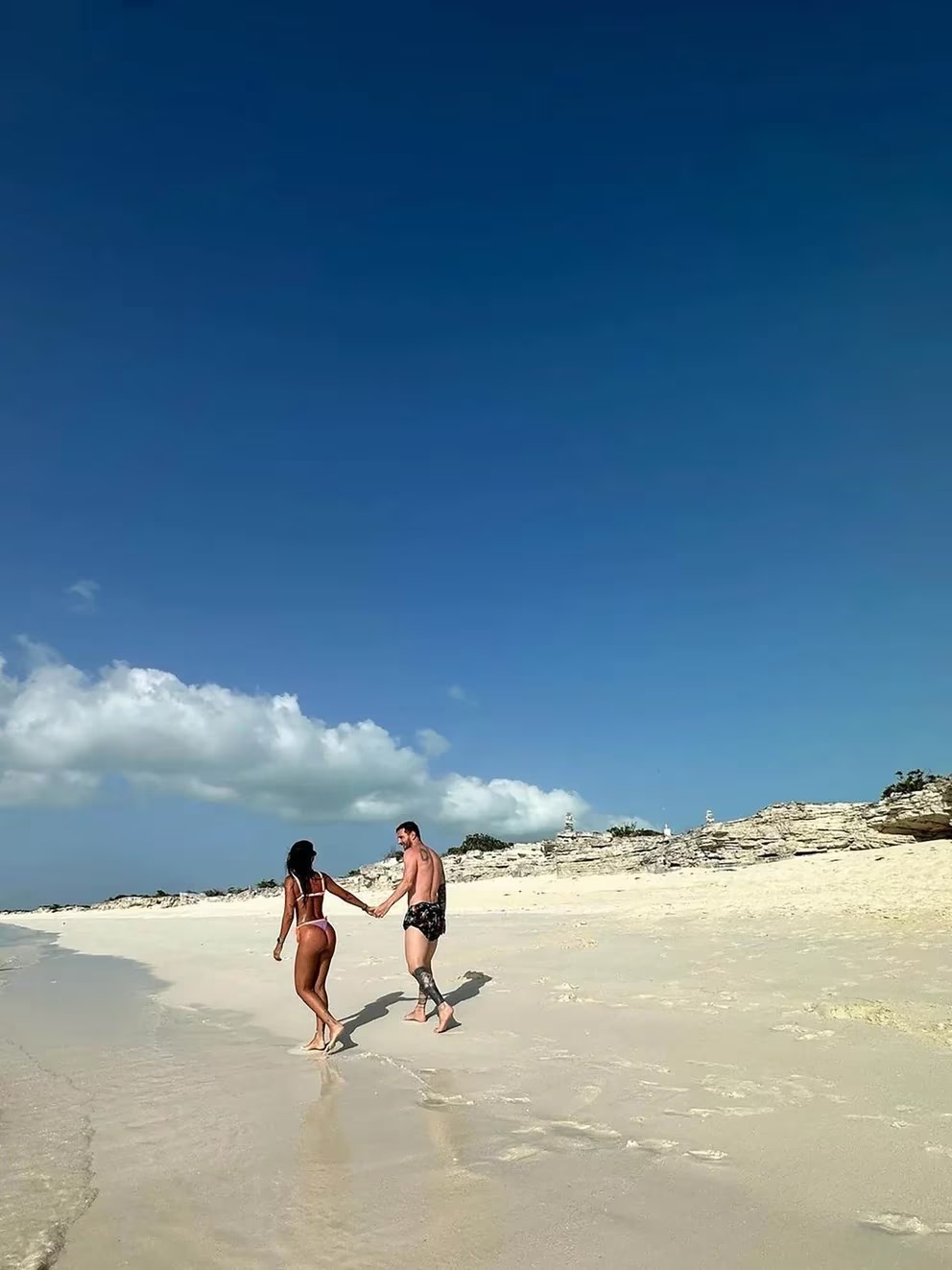 Antonela Roccuzzo y Lionel Messi siguen disfrutando de sus vacaciones y compartieron fotos en una playa paradisíaca