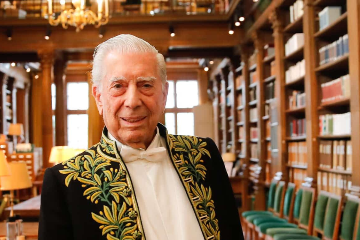 Mario Vargas Llosa se contagió por segunda vez COVID y se encuentra hospitalizado