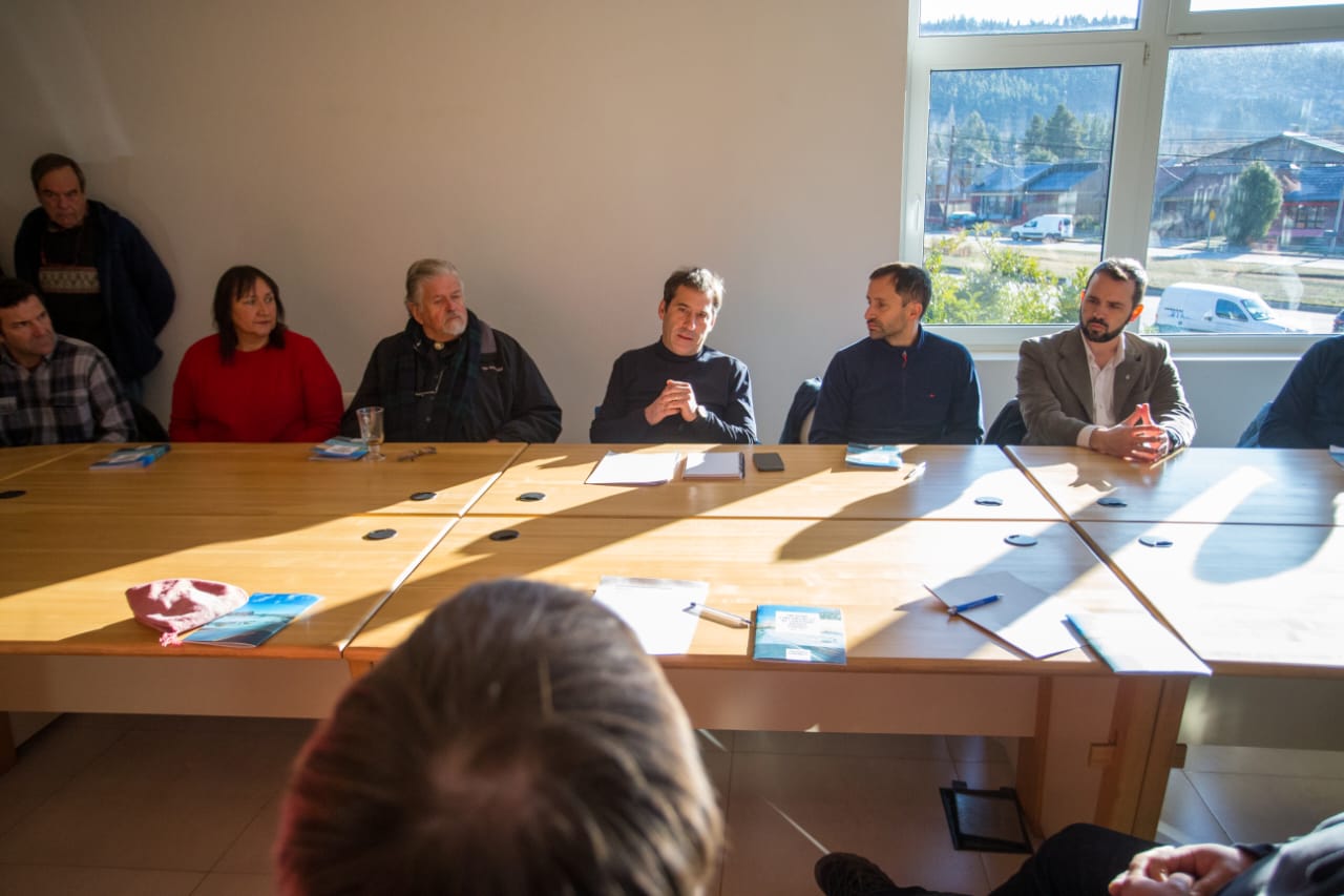 Luque y Peralta con la Sociedad Rural de Esquel: “Debemos tener una estrategia que nos permita defender los intereses de nuestros productores y lograr un tipo de cambio competitivo”