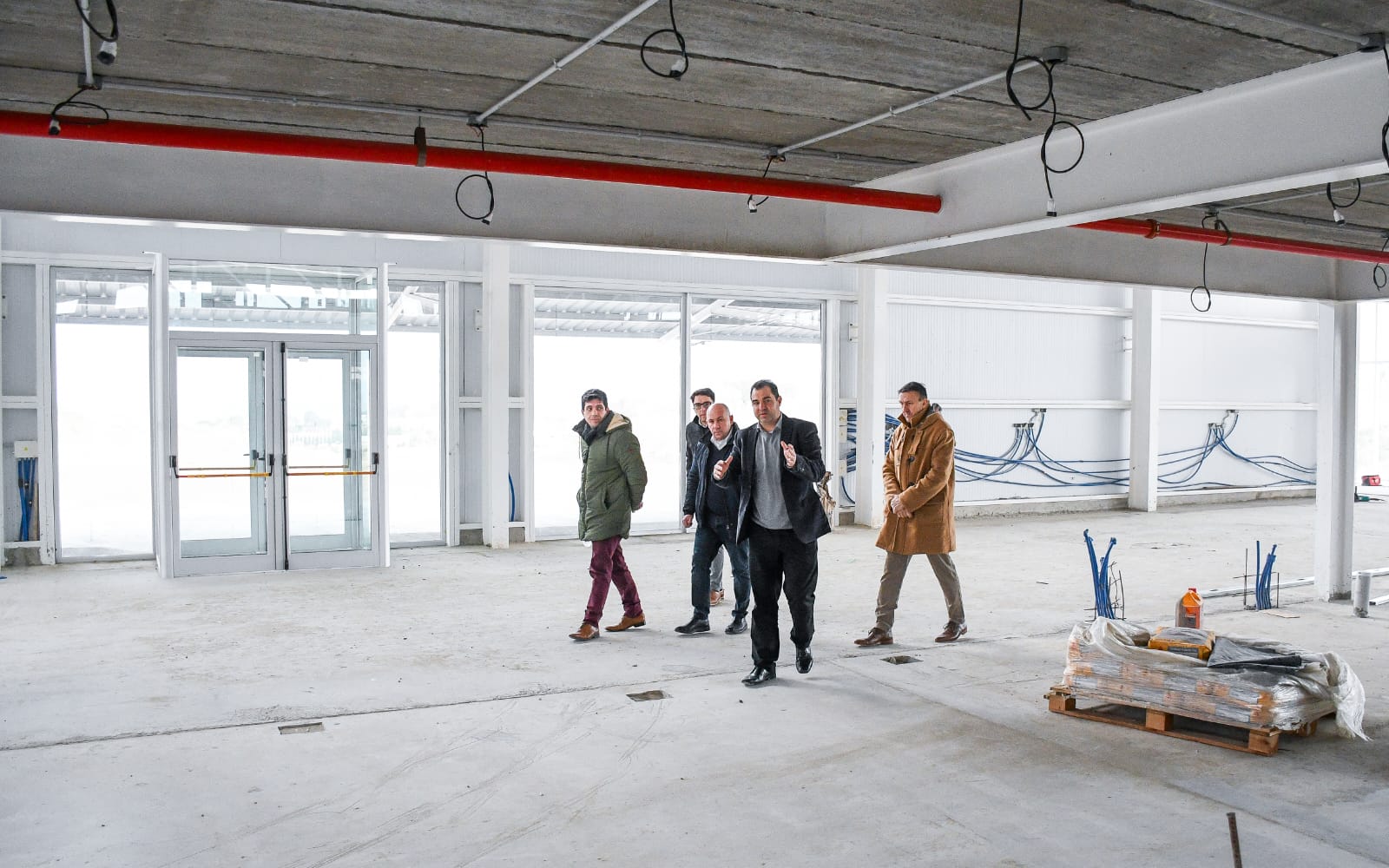 Sastre recorrió la nueva concesionaria que Toyota está construyendo en Puerto Madryn