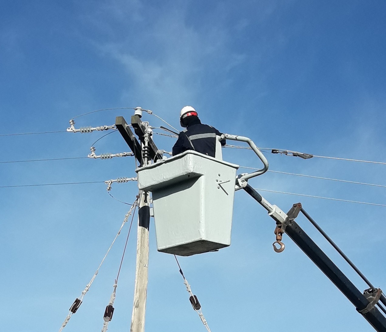 Una falla en la Línea de 330 KV dejó sin suministro eléctrico a toda la Comarca Andina