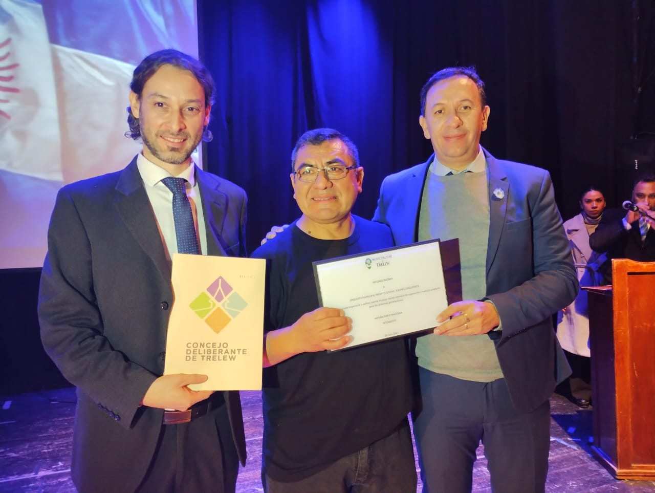 El intendente Maderna encabezó el acto por el 207° Aniversario de la Declaración de la Independencia