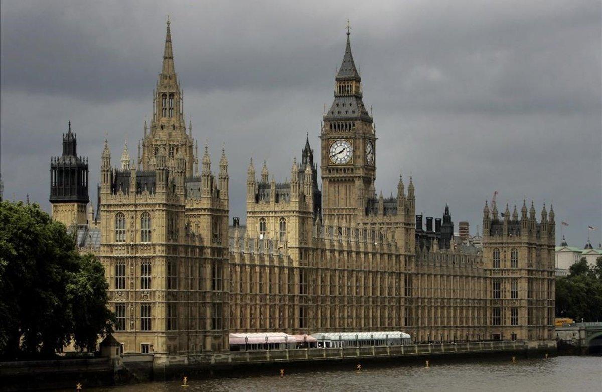 Escándalo: Empleadas del Parlamento británico redoblan las denuncias por repetidos acosos sexuales de funcionarios