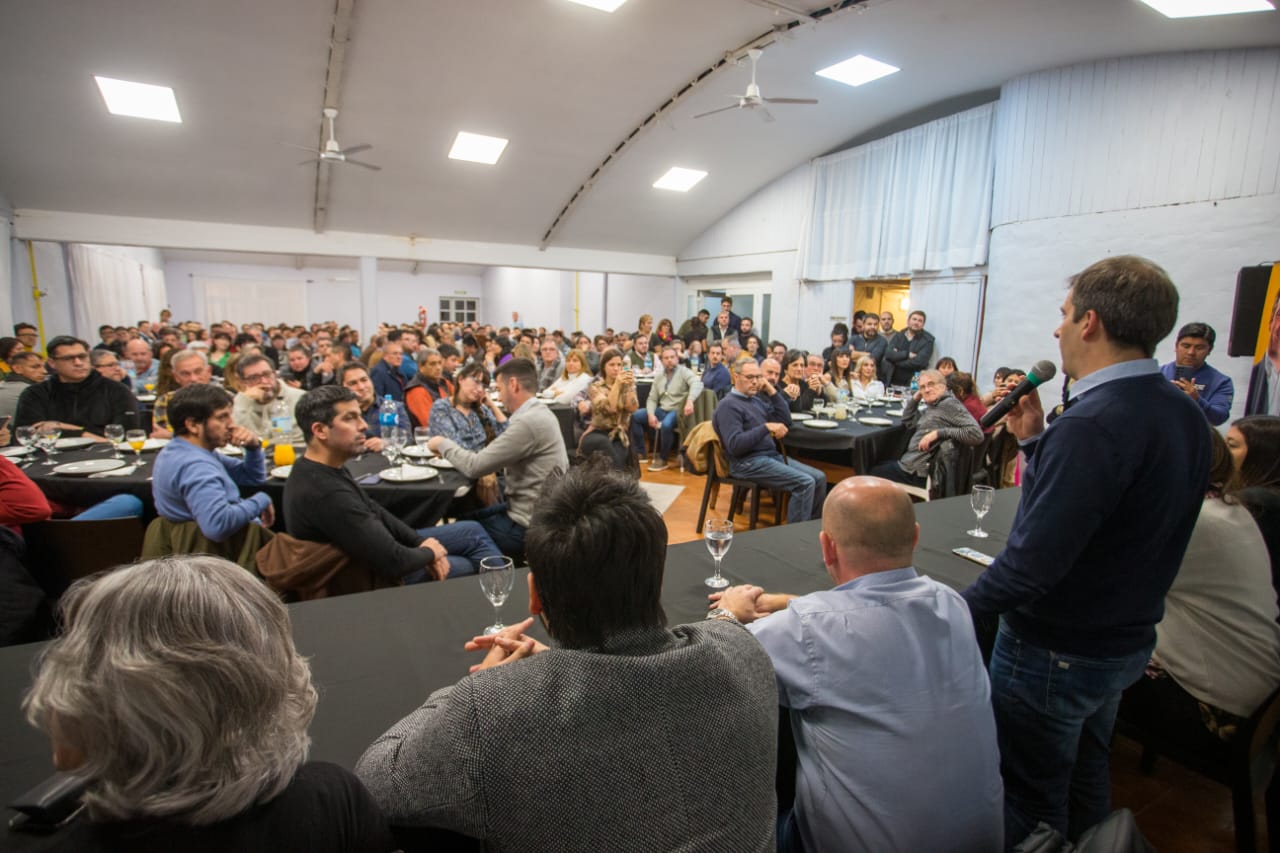 Luque y Sastre se reunieron con más de 300 profesionales de la zona del valle para contarles “nuestra visión de Chubut, lo que planificamos y lo que debemos potenciar”