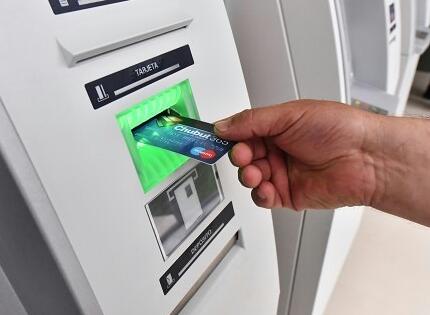 Trelew: Hoy depositaron los sueldos a empleados públicos con el aumento del 7% y mañana estarán disponibles los fondos