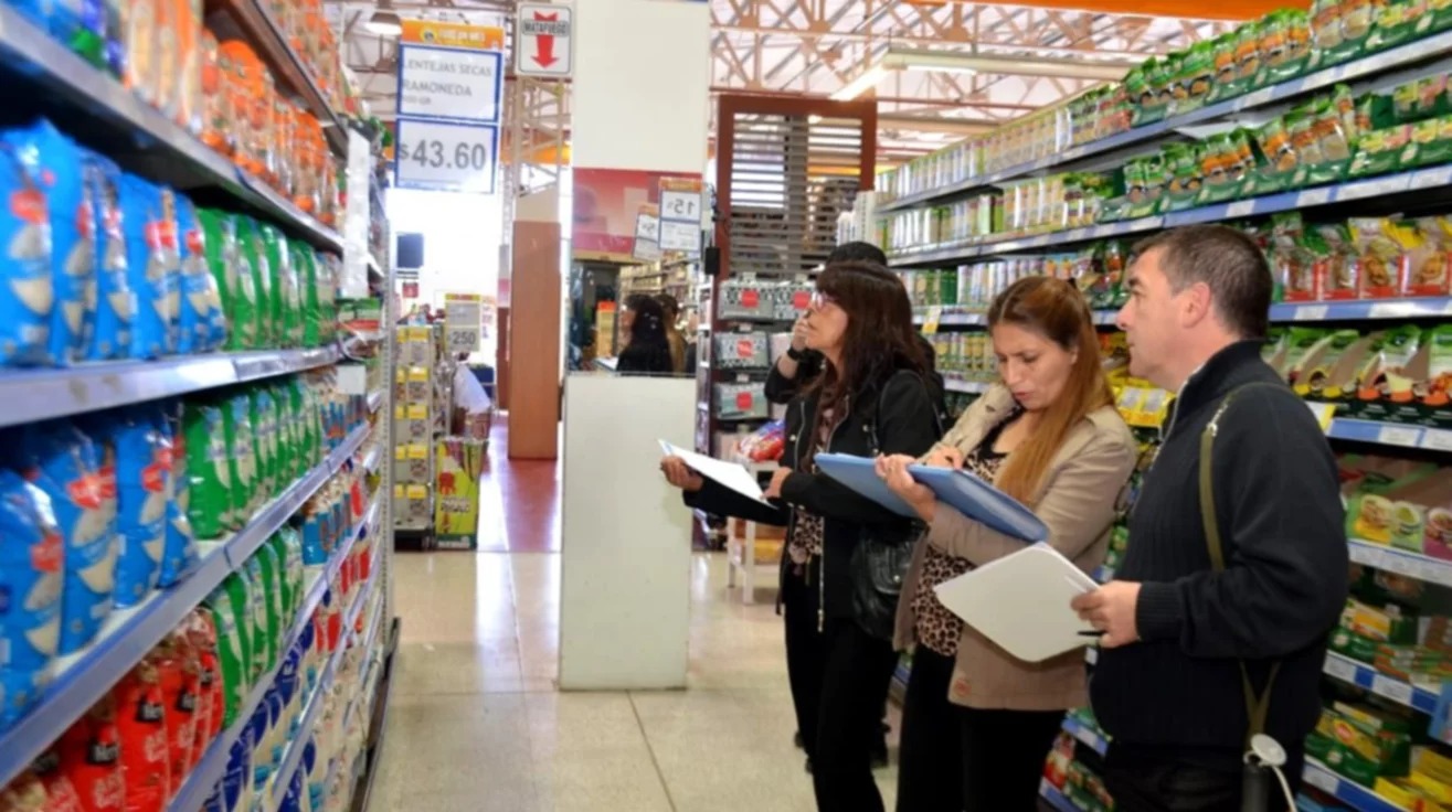 Defensa del Consumidor inspecciona supermercados en Chubut por la falta de exhibición de precios en productos