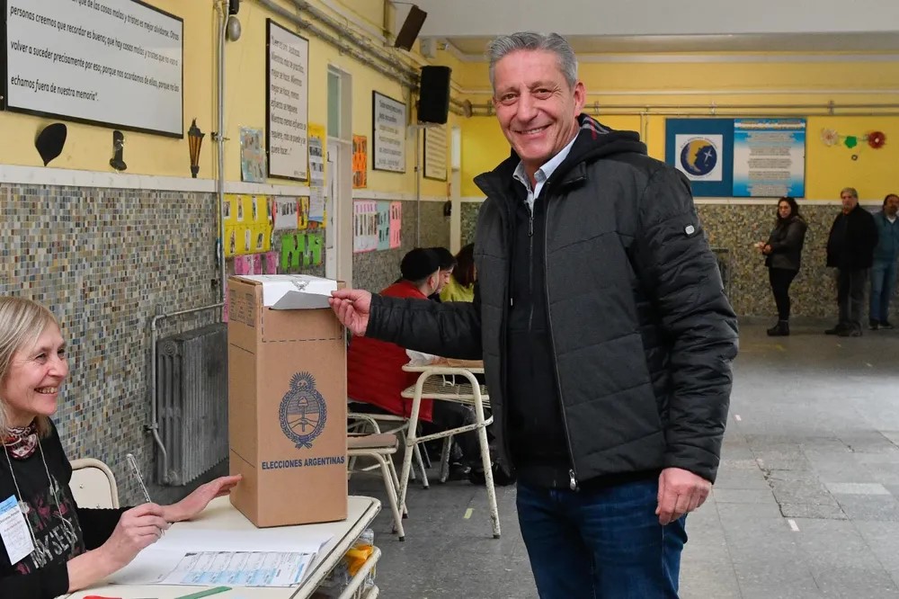Si se repite el resultado de las PASO, Arcioni ingresará como Parlamentario del Mercosur