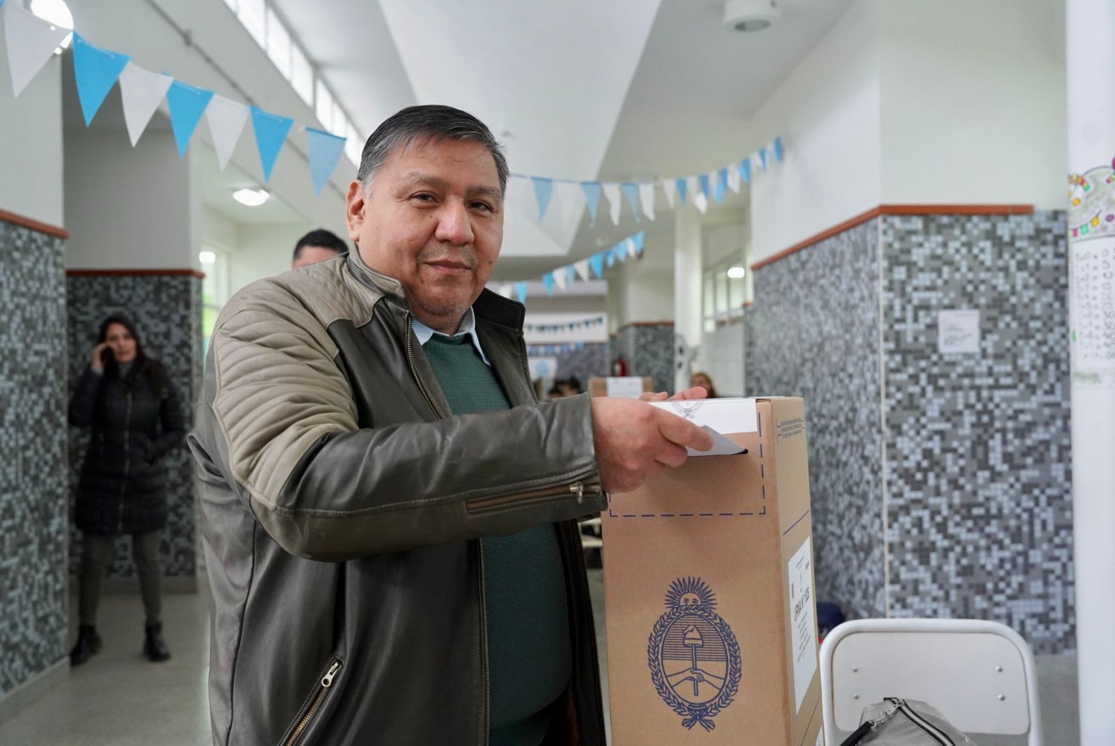 “Loma” Ávila ya votó, se mostró “contento” y aseguró que  “es un día especial para nosotros”