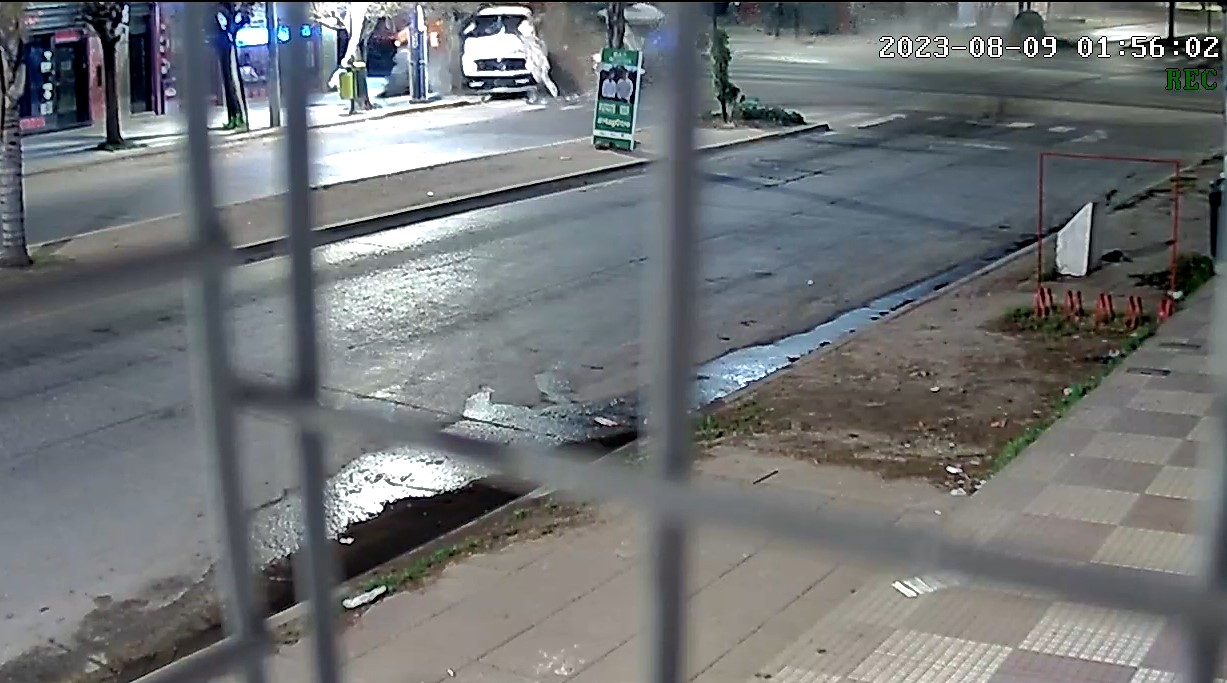 Dos camiones chocaron a toda velocidad en La Plata y hay tres personas heridas