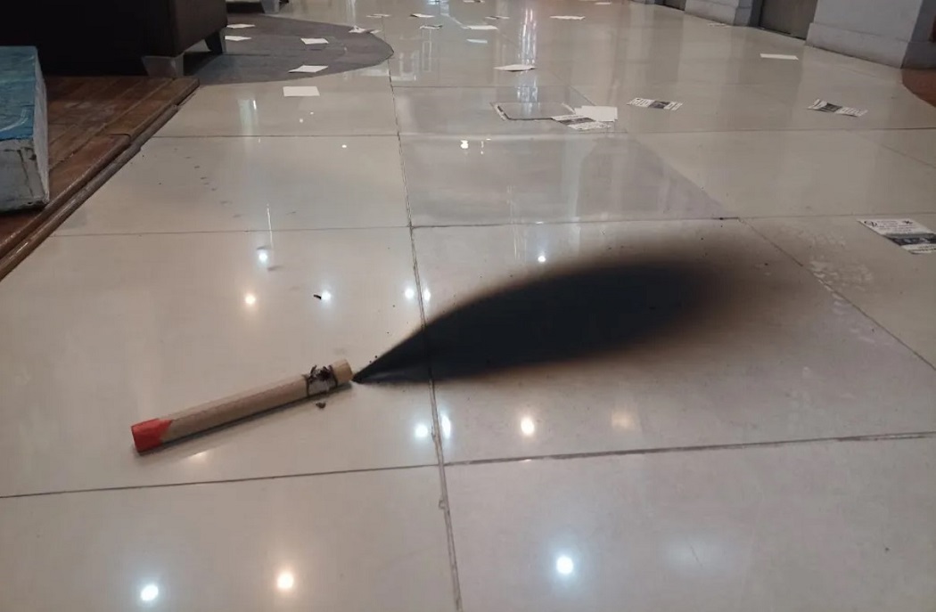 Manifestantes atacaron violentamente la Casa de Chubut en Capital Federal y pidieron la liberación de Jones Huala y justicia por Santiago Maldonado