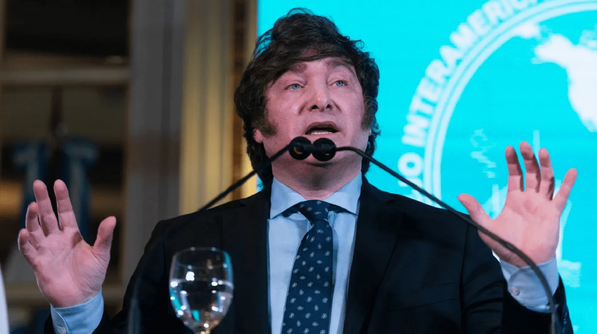 Milei reveló al Financial Times las medidas de ajuste que aplicaría si es electo presidente y aclaró que “serán más fuertes que las que pide el FMI”