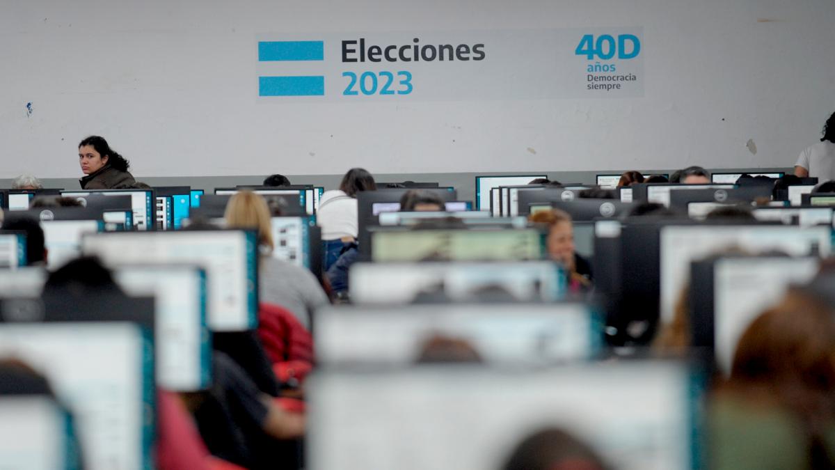 Esta tarde comienza el escrutinio definitivo de las PASO