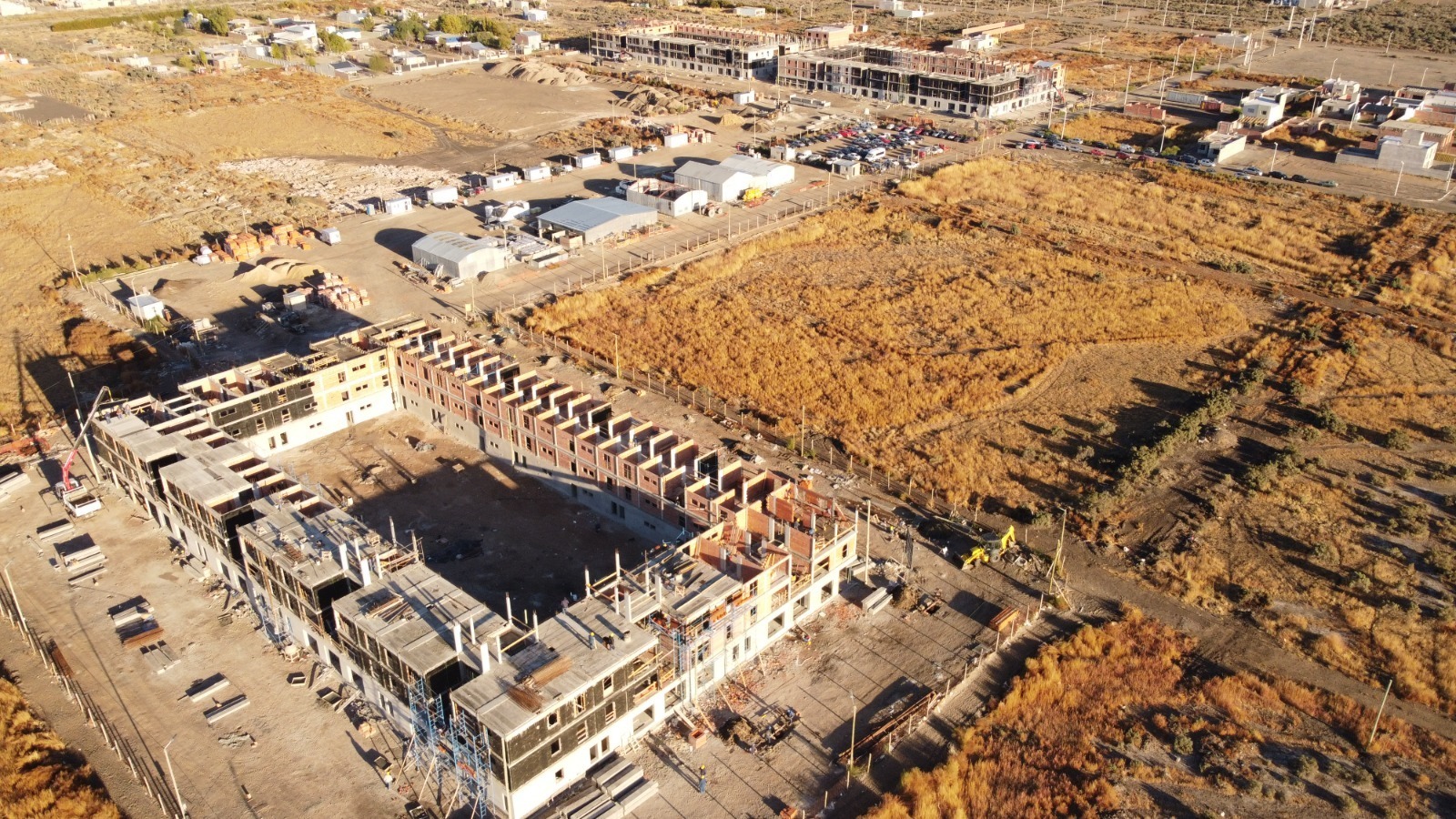 Avanza la construcción de las 204 Viviendas en el Barrio Etchepare de Trelew que demandará una inversión final superior a los $ 2.000 millones