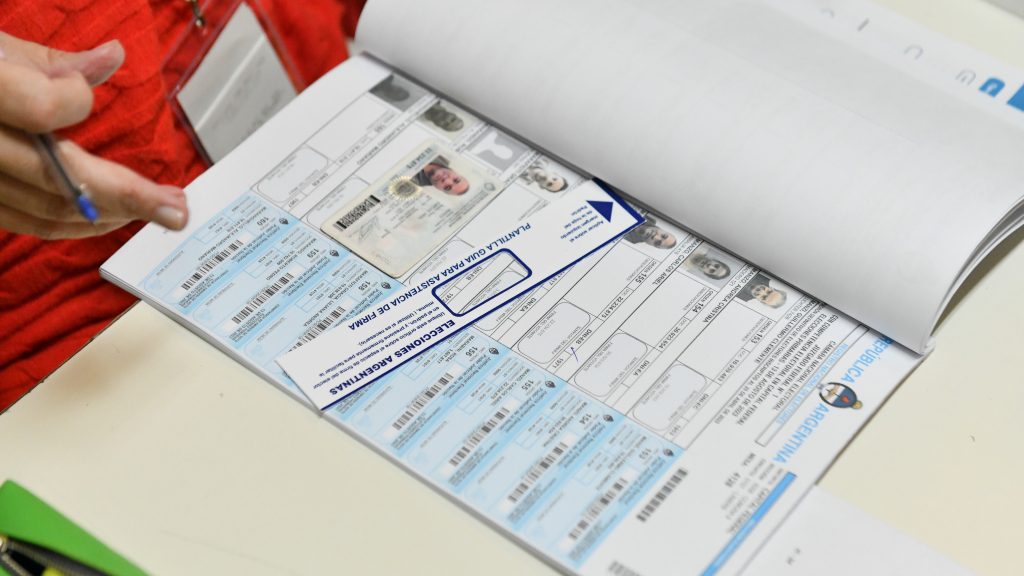 Hasta el mediodía había votado el 28 por ciento del padrón electoral nacional