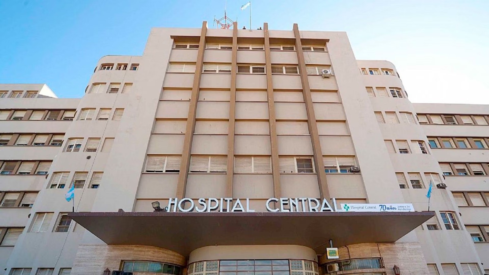 Tragedia en un hospital: Una mujer murió luego de caer por el hueco de un ascensor