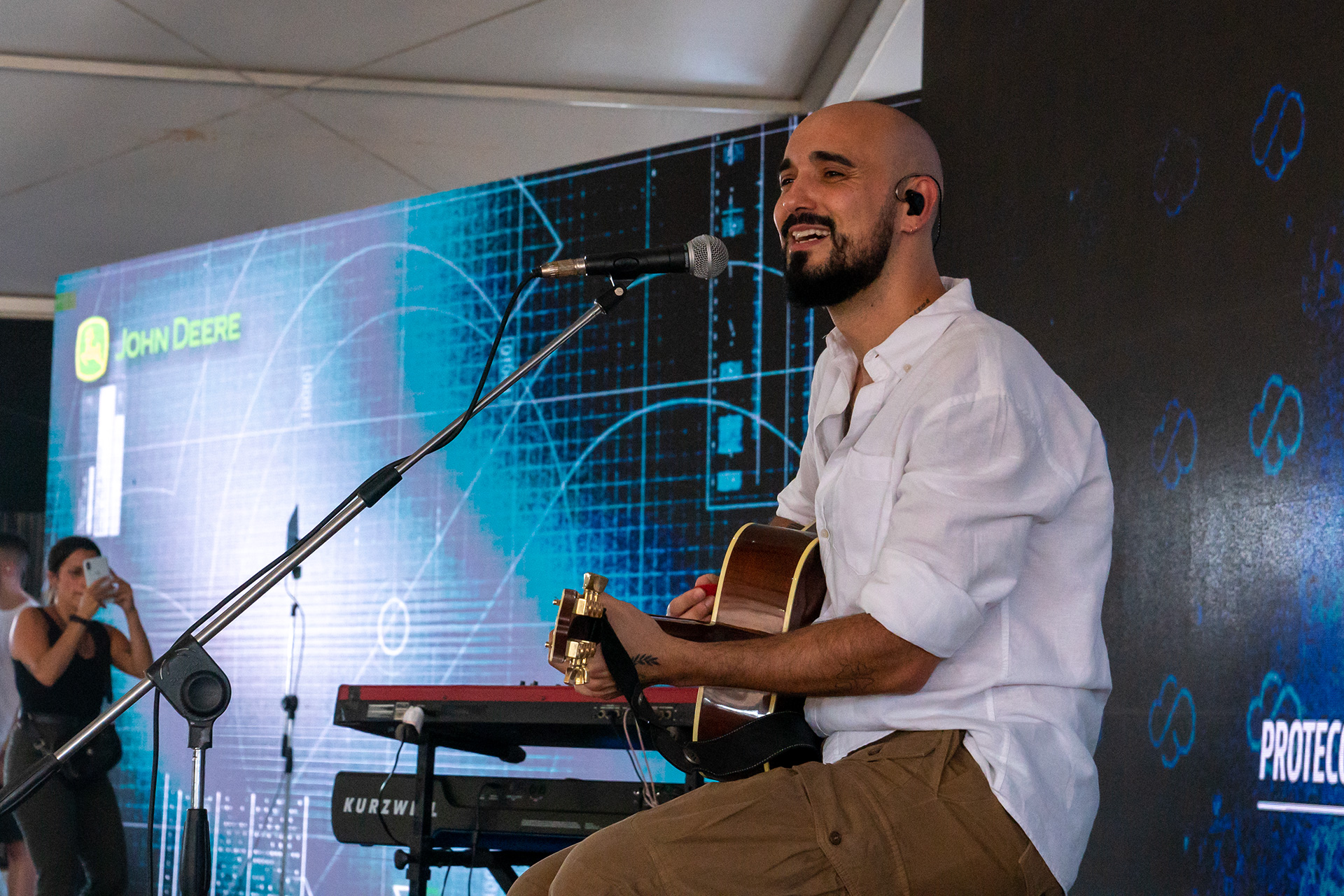 “Por una América Latina más Verde”, la campaña que tienen como cara visible a Abel Pintos y que ya plantó 15.000 árboles y 10.000 fueron en Cholila
