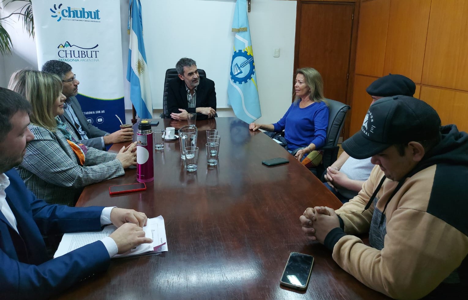 Chubut: El Gobierno firmó un acuerdo que facilita el acceso de pescadores artesanales a la zona de costa