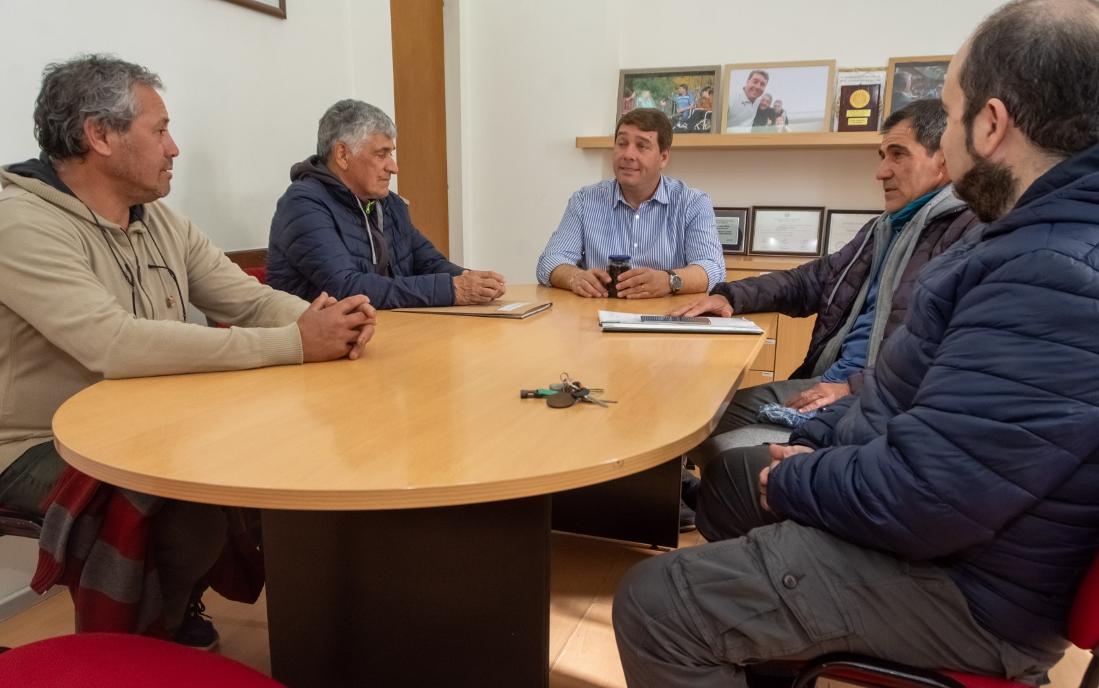 Biss se reunió con representantes de la Cooperativa Olivícola de Rawson y dialogaron sobre la puesta en marcha del proyecto que apunta a la creación de aceite de oliva
