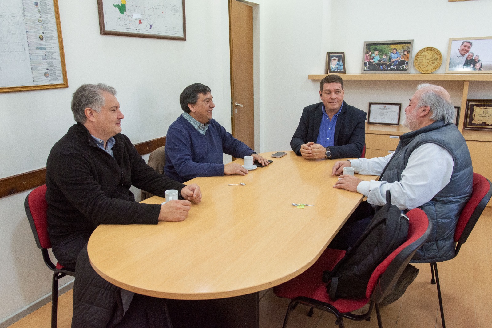 Representantes del Polo Olivícola Patagónico presentaron a Biss proyecto sobre plantación de olivos en la provincia