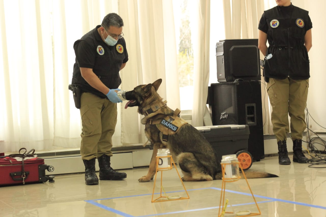 La Policía del Chubut presentó una técnica de investigación criminal con el empleo de perros especializados