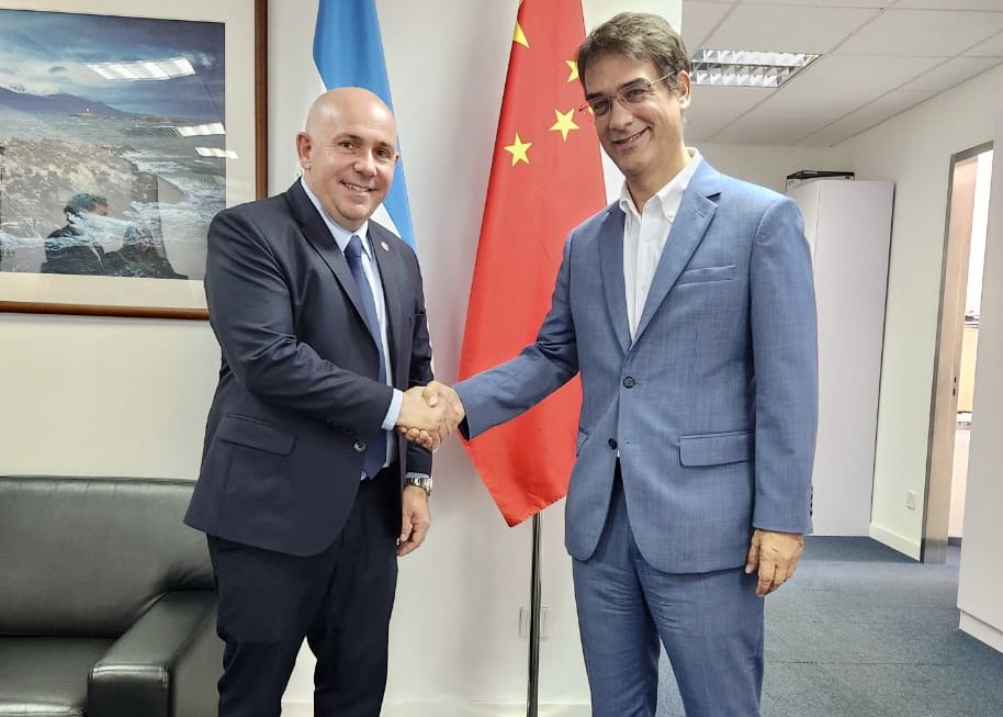 Sastre sigue gestionando en China inversiones y beneficios para que empresas de Madryn exporten al gigante asiático