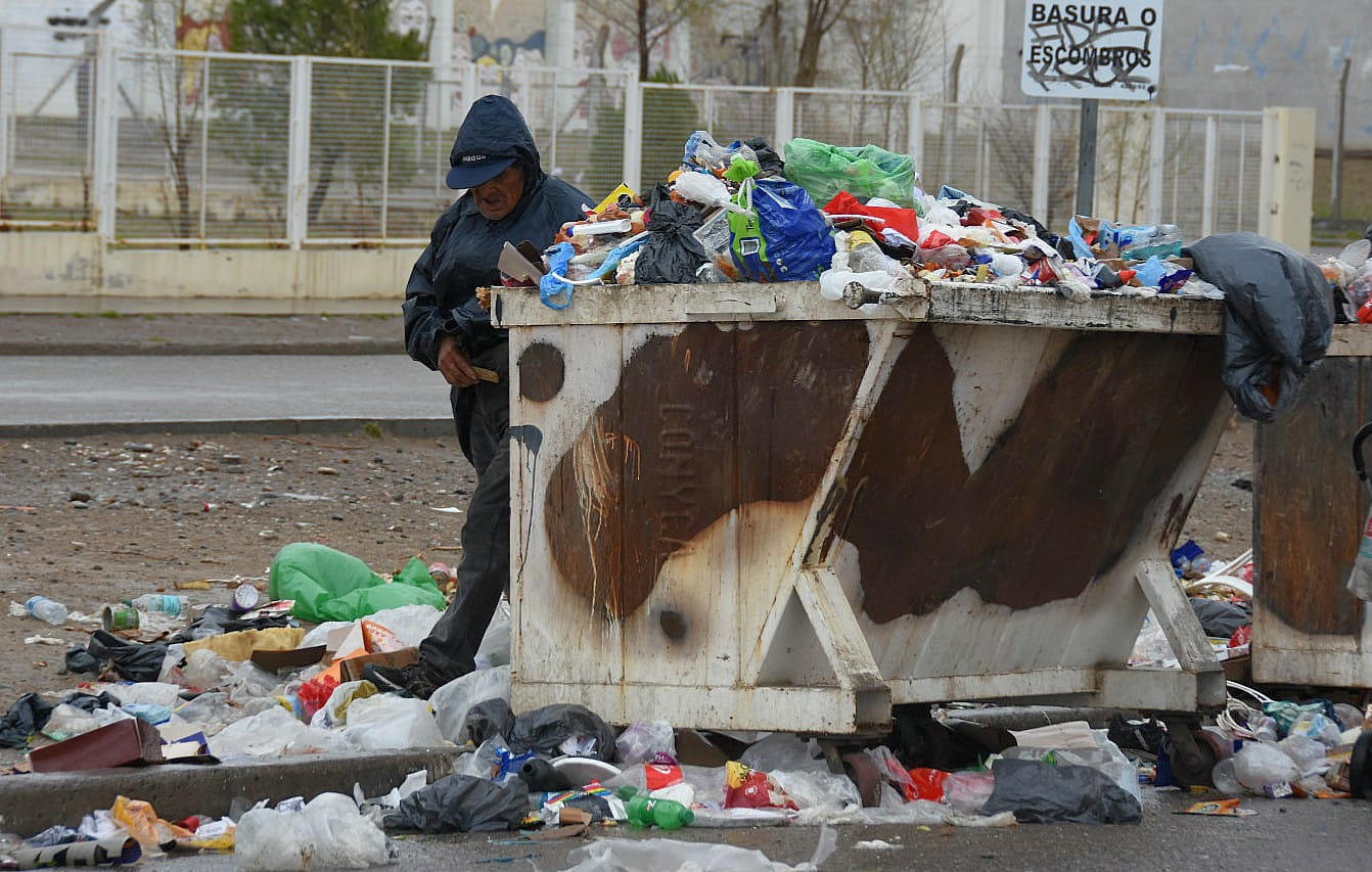 Trelew: Ashira reestableció el servicio de recolección de residuos, pero advirtió que demorará hasta el lunes en sacar toda la basura acumulada